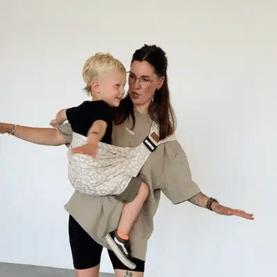 Safe and comfortable toddler carrier with adjustable shoulder straps